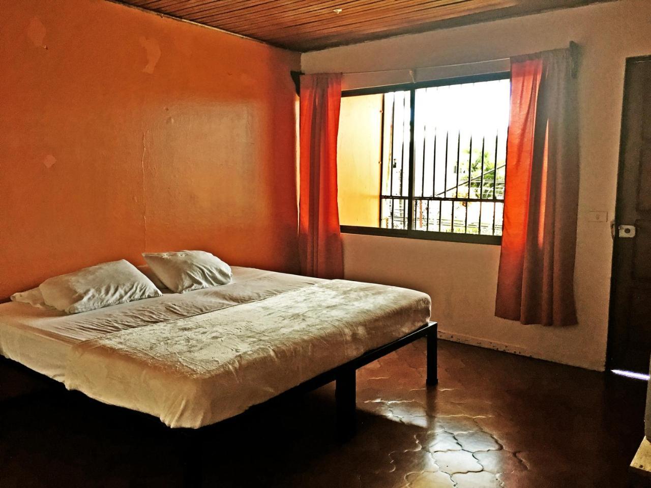 Hostel Trotamundos Alajuela Екстериор снимка